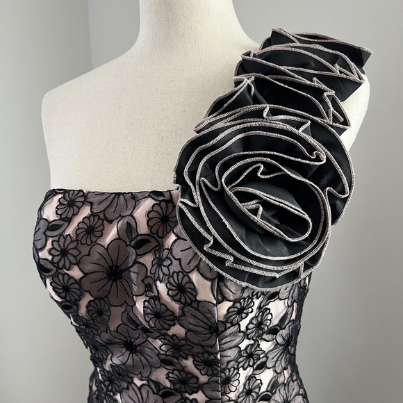 Sonia Peña One Shoulder Lace Cocktail Evening Dress Rosette Ruffle Hem Size 6 - Picture 4 of 9